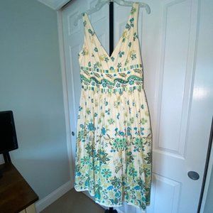 Maggy London Pleated Floral Dress Size 6